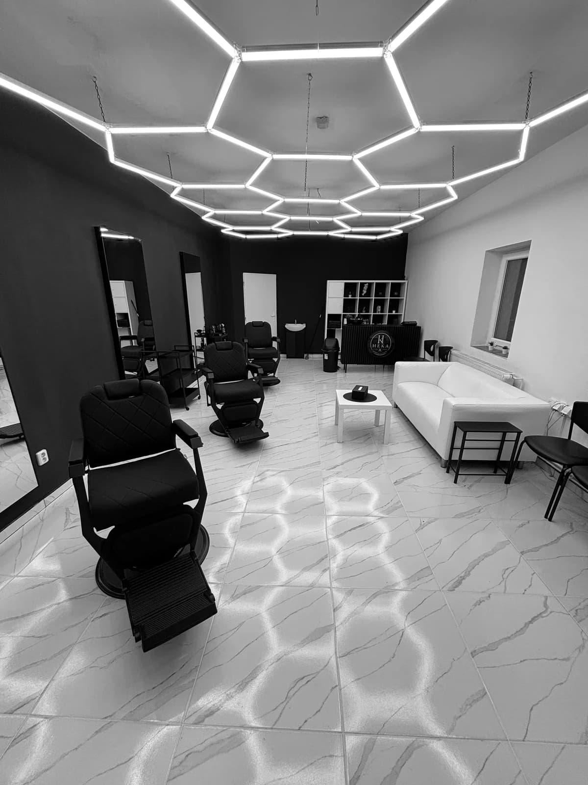 Interiér HEKA Barber Studio